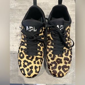 APL techLoom phantom running shoe size 9